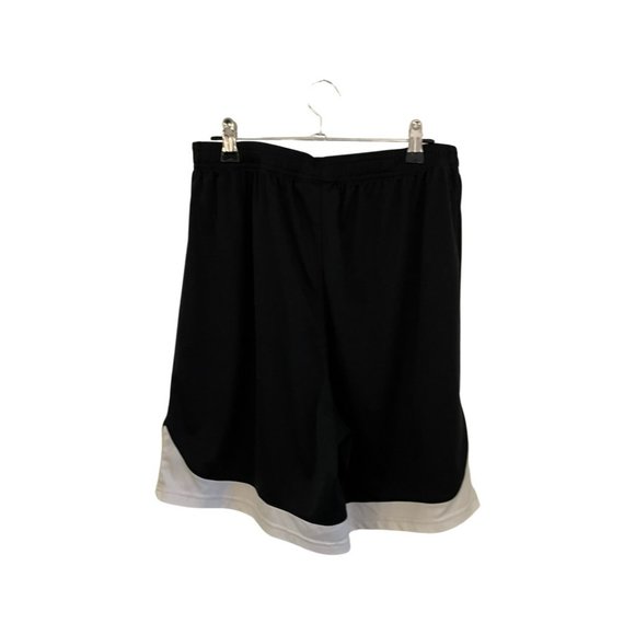 UA Under Armour Workout Shorts - Size L - MINT Condition - Picture 2 of 2